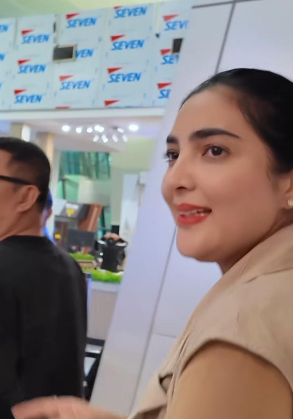 Momen Lucu Ashanty Salah Tepuk Pundak Orang Lain dengan Sebutan Sayang yang Dikira Anang Hermansyah