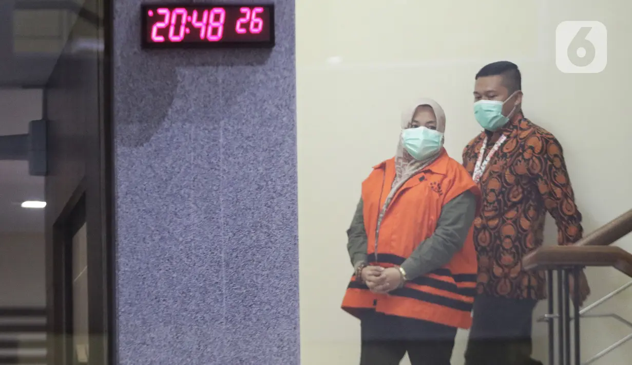 Bupati Kolaka Timur Sulawesi Tenggara, Andi Merya Nur usai menjalani rilis di Gedung KPK Jakarta, Rabu (22/9/2021). Andi Merya Nur ditahan terkait dugaan suap dana hibah BNPB untuk Rehabilitasi dan Rekonstruksi serta Dana Siap Pakai (DSP) di Kabupaten Kolaka Timur. (Liputan6.com/Helmi Fithriansyah)