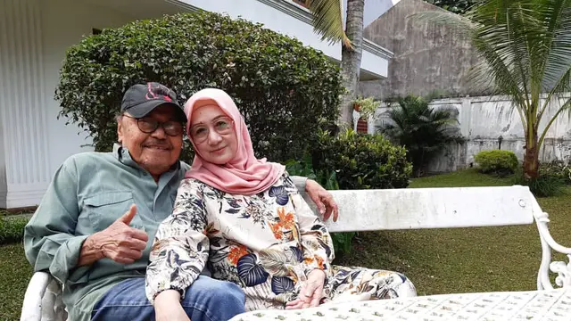 Hampir 50 Tahun Menikah, Ini 6 Potret Harmonis Titiek Sandhora dan Muchsin Alatas