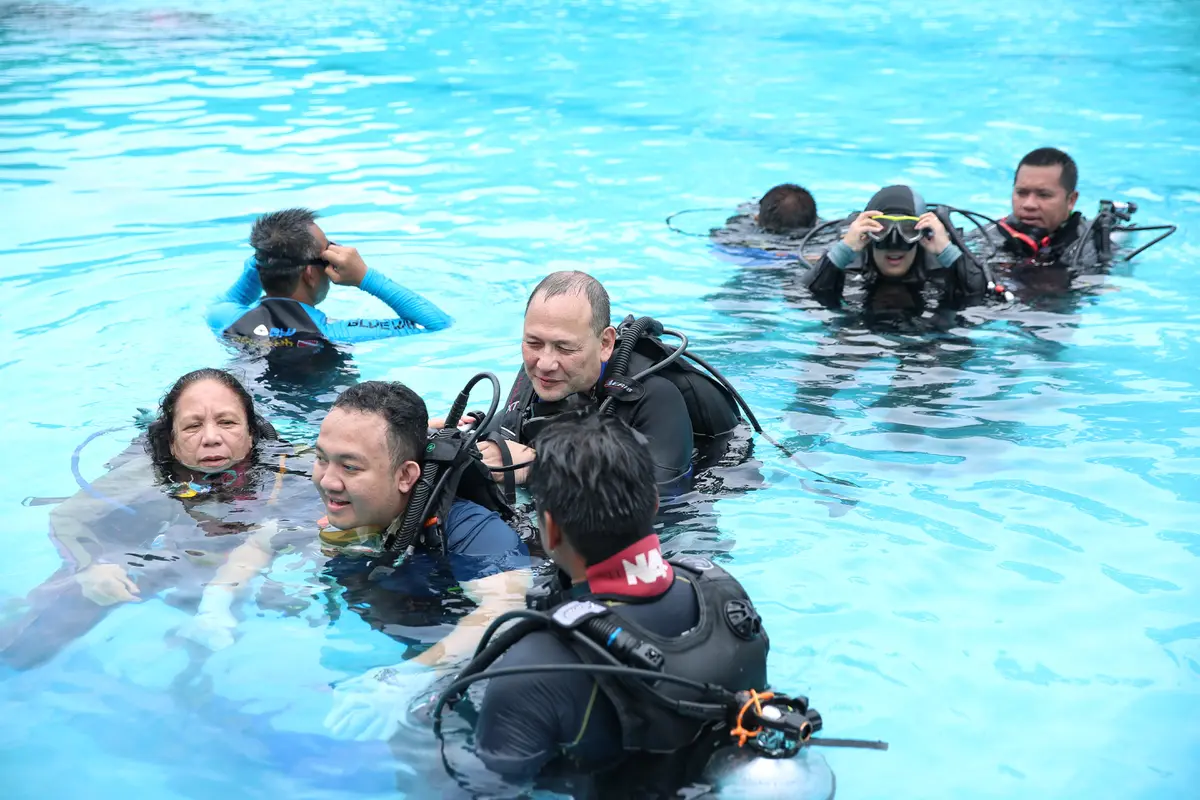 Komunitas Penyelam Profesional Perempuan Indonesia Ajak Penyandang Disabilitas Diving