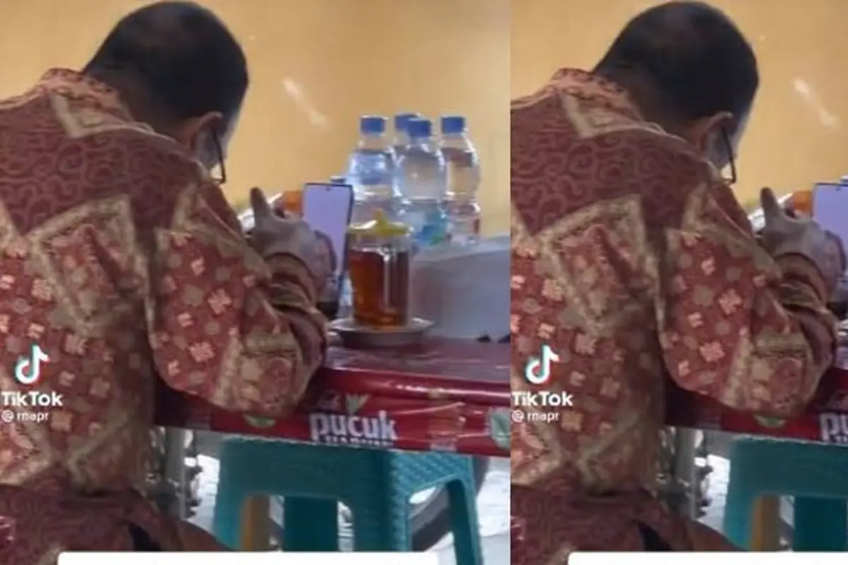Momen Setia Bapak-Bapak Video Call Istri Saat Makan Siang, Netizen Baper