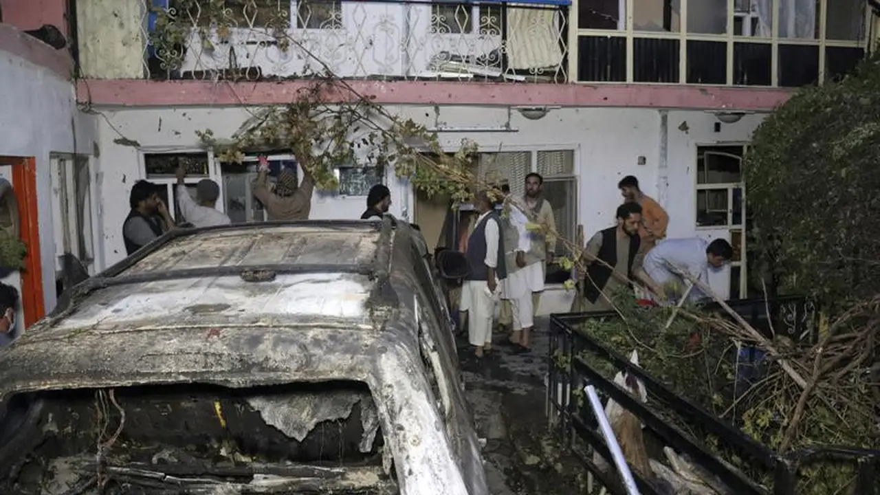 Mobil keluarga Ahmadi setelah AS melakukan serangan drone salah sasaran di Kabul, Afghanistan (AP Photo)