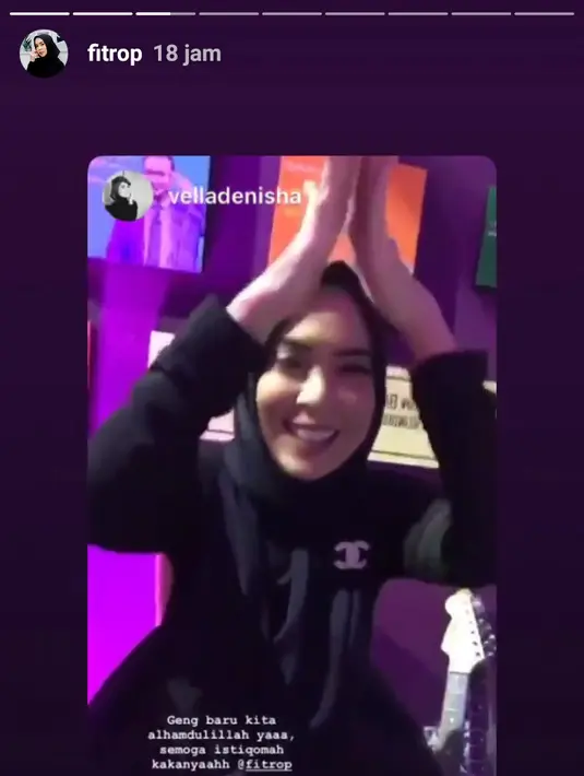Perbincangan sebelum memutuskan berhijab dengan suaminya diposting Fitrop di akun Instagramnya. "Aku kayanya udah mau berhijab.," tulis Fitrop sebagai pembuka perbincangannya. (instagram/fitrop)