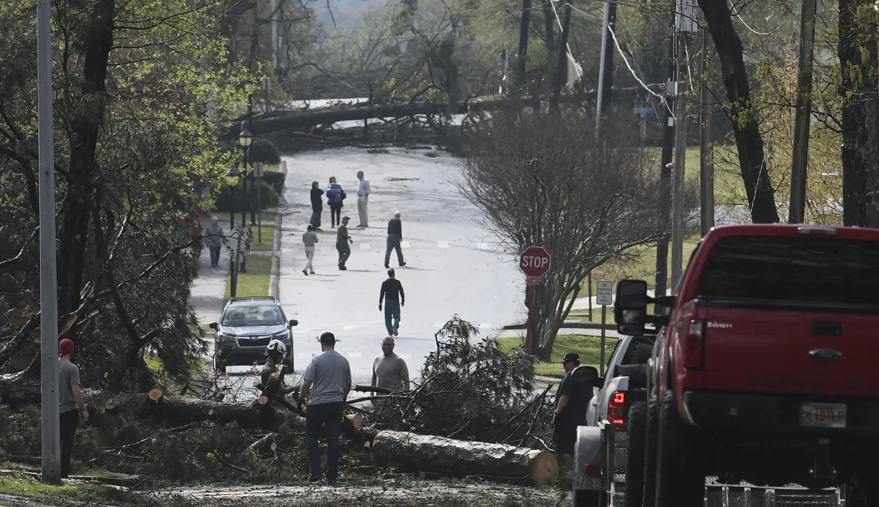 Rumah Sakit Universitas Arkansas, satu-satunya pusat trauma utama di negara bagian itu, mengumumkan peringatan korban massal tingkat 1 setelah tornado menghantam Little Rock, kata Andrea Peel, juru bicara fasilitas tersebut. (Stephen Swofford/Arkansas Democrat-Gazette via AP)