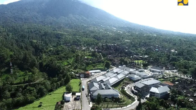 Pura Besakih Bali selesai ditata dengan total menelan anggaran Rp 911 miliar. Pura Besakih merupakan tempat ibadah yang sangat disucikan oleh umat Hindu di seluruh Indonesia. (Dok Kementerian PUPR)