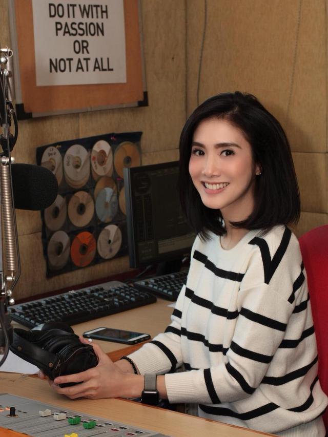 6 Potret Susan Tanoe Penyiar Radio Yang Jadi Pacar Baru Ello Showbiz Liputan6 Com