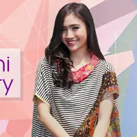 Infografis Celeb Bio Febby Blink [Photo: Andy Masela. Desain: Muhammad Iqbal Nurfajri/Bintang.com]