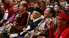 Ekspresi Ketua Umum Partai Gerindra Prabowo Subianto (kanan) yang didampingi wakil presiden terpilih Ma'ruf Amin saat menghadiri Kongres V PDIP di Bali, Kamis (8/8/2019). Kedatangan Prabowo ke Kongres PDIP untuk memenuhi undangan Ketua Umum PDIP Megawati Soekarnoputri. (Liputan6.com/JohanTallo)