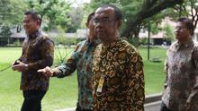 Gatot Dewa Broto saat bersama Klub-klub sepak bola Indonesia bertemu Presiden RI, Joko Widodo di Istana Negara, Jumat (16/4/2016). (Nicklas Hanoatubun)