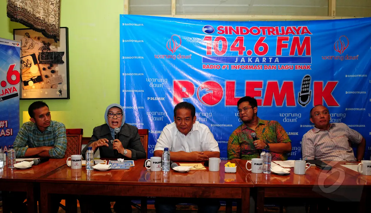 Kabag Wassidik Ditresnarkoba Polda Metro Jaya, AKBP Sri Hastuti (kedua kiri) dan Kepala BNN Komjen Anang Iskandar (ketiga kiri) dalam diskusi bertema "Darurat Narkoba", di Cikini, Jakarta, Sabtu (16/5). (Liputan6.com/Yoppy Renato)