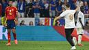 Semifinal Euro 2024 antara Spanyol dan Prancis dihentikan sementara ketika seorang penonton berlari ke lapangan selama pertandingan. (JAVIER SORIANO / AFP)