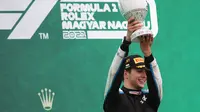 Esteban Ocon meraih kemenangan pertama di F1 usai menjadi juara di GP Hungaria, Minggu 1 Agustus 2021 (AFP)