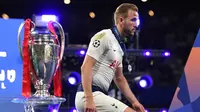 Harry Kane gagal membawa Tottenham Hotspur merengkuh trofi Liga Champions musim ini. Tottenham kalah 0-2 dari Liverpool dalam laga final di Estadio Wanda Metropolitano, Sabtu (1/6/2019). (AFP/Paul Ellis)