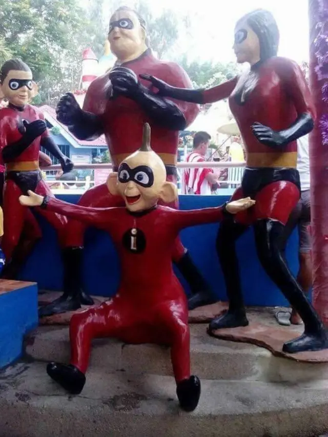 6 Patung Absurd yang Cuma Bisa Ditemukan di Indonesia