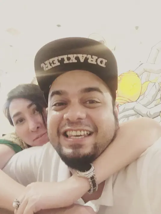 Namun, setahun kemudian Rio dan Henny berpisah. Setelah beberapa bulan, dua sejoli ini kembali menjalin kasih hingga akhirnya memutuskan menikah dan langgeng sampai hari ini. (Liputan6.com/IG/@rioreifan)