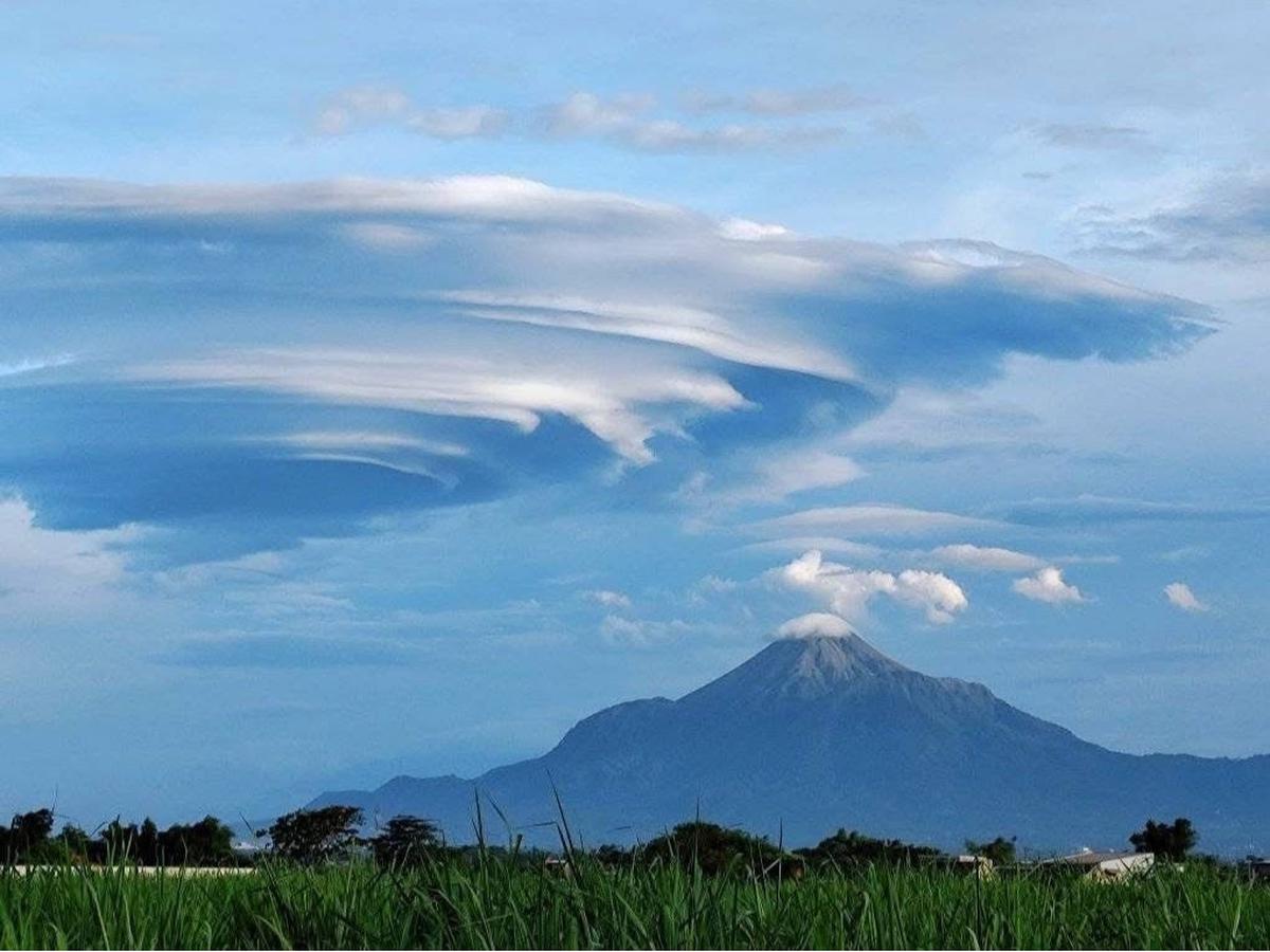 Viral Awan Mirip UFO di Mojokerto