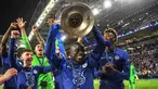 Chelsea merupakan salah satu tim di Eropa yang sukses mengoleksi banyak trofi dalam rentang 10 tahun terakhir. Hal ini tak lepas dari performa apik para bintangnya yang didominasi pemain di lini tengah dan belakang. Berikut 5 pemain di antaranya. (Foto: AFP/Pool/David Ramos)