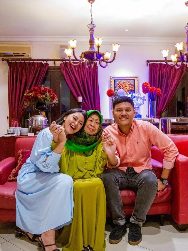 Baru Diungkap, Ini 6 Momen Kebersamaan Memes Prameswari dan Suami Sebelum Menikah