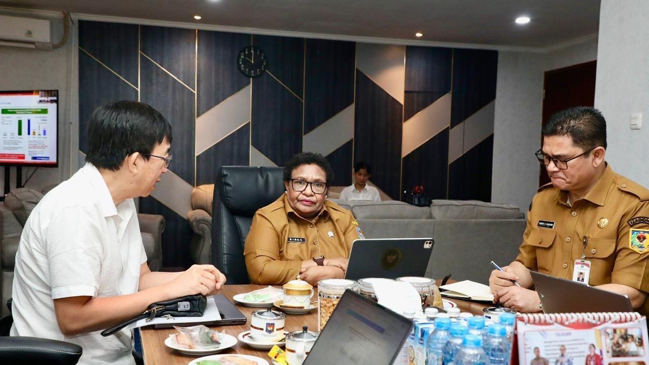 Wamendagri Ribka Haluk menerima audiensi Yohanes Surya