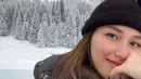 Hampir setiap tahun, Ayu Ting Ting memang selalu mengajak keluarga besarnya untuk menjalani liburan bersama. Baik itu saat liburan di Indonesia maupun ke luar negeri. Meski sibuk di dunia hiburan, Ayu selalu punya waktu untuk keluarga besarnya. (Liputan6.com/IG/@ayutingting92)