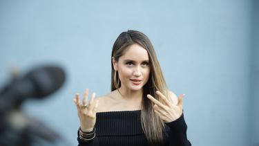 Dari Indonesia Cinta Laura Langsung Rekaman Tiga Lagu Di Swedia