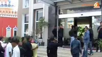 [VIDEO] Demo Satpam Ricuh Sampai Bus Terguling ke Sungai