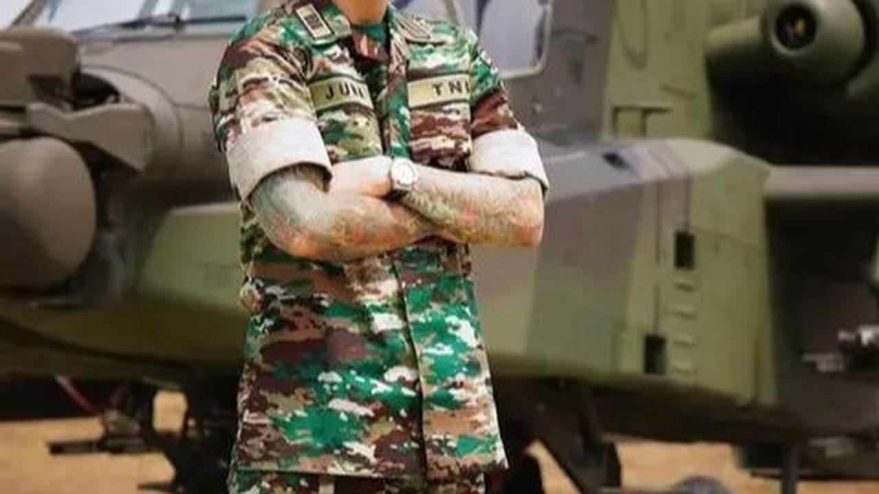 Saat pakai seragam TNI, Juna jadi ingat saat dulu dia pengen banget daftar jadi marinir Amerika Serikat pada 2005. Ia bahkan sudah siap mengikuti tes fisik dan mental.