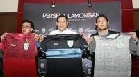 Persela Lamongan meluncurkan tiga jersey baru. (Bola.com/Dok Persela)