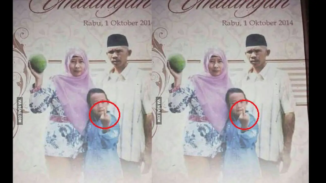 OMG, Undangan Sunatan Ini Muat Foto Bocah Acungkan Jari Tengah!
