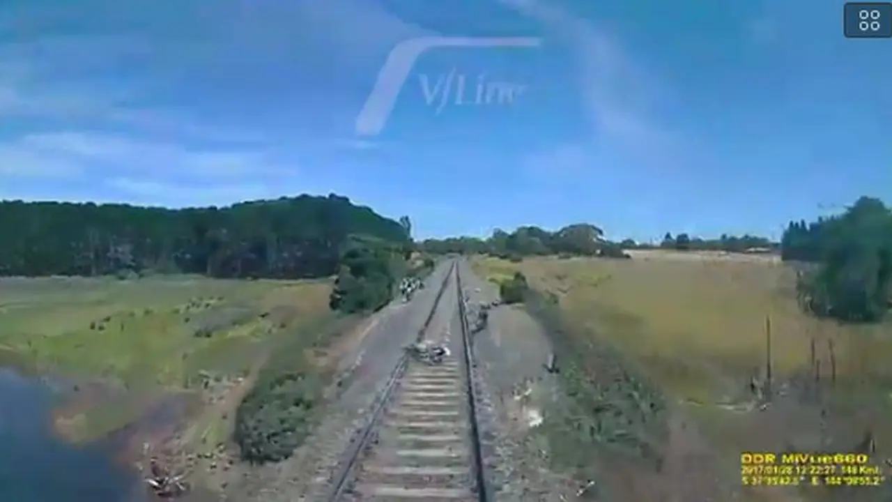 Akibat bermain offroad di jalur kereta
