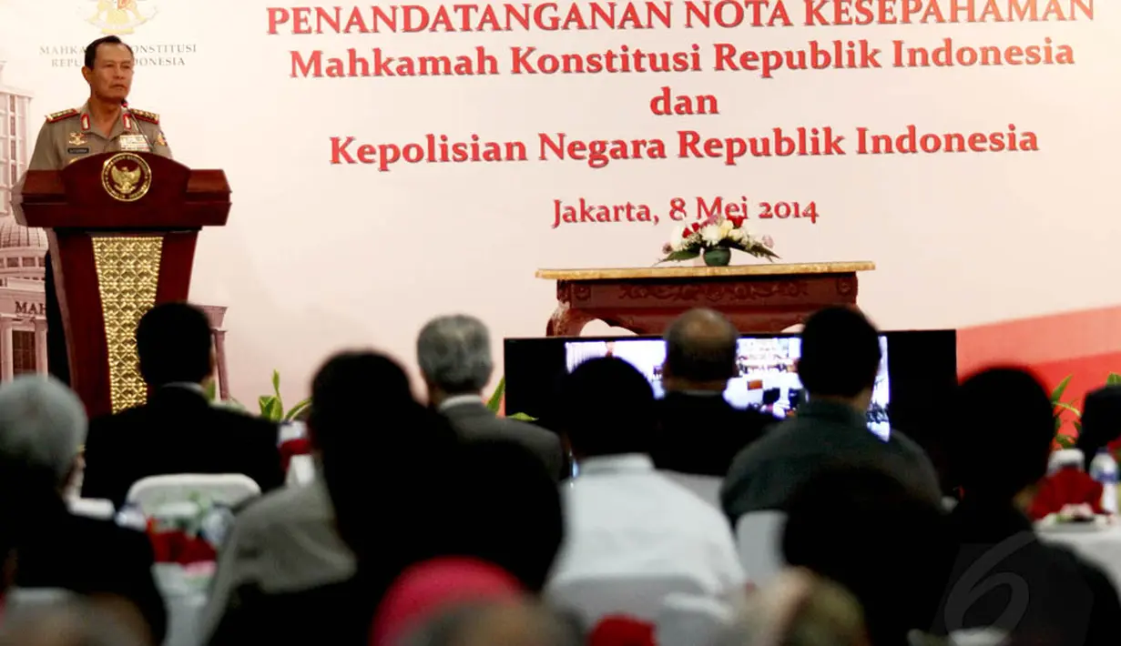 Kapolri Jenderal Pol Sutarman berharap kerjasama ini dapat memberikan masukan kepada Polri terkait putusan MK yang berdampak di suatu daerah, Kamis (8/5/2014).(Liputan6.com/Faizal Fanani)