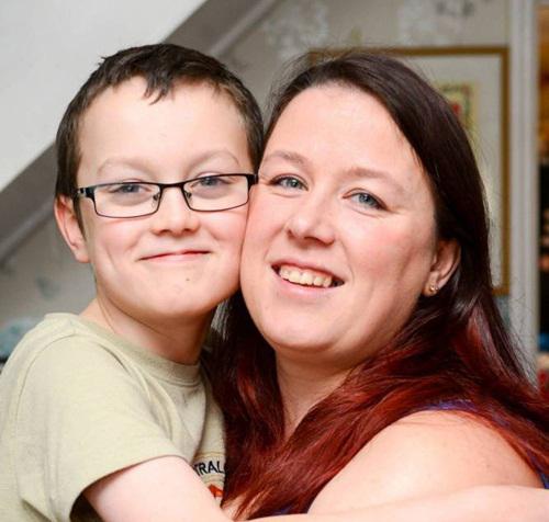 Rhys dan bundanya | Photo: Copyright metro.co.uk