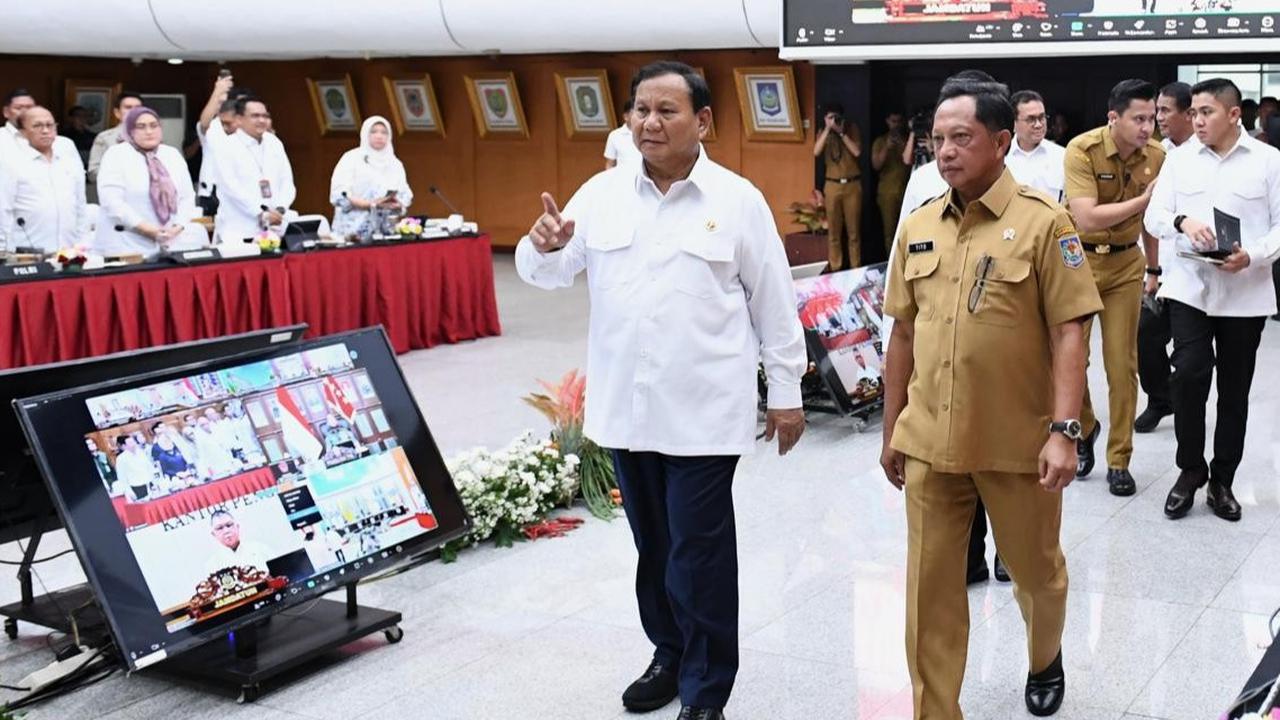 VIDEO: Prabowo Datang Mendadak Bikin Mendagri Tito Terkejut, Tiba-Tiba Ikut Rakor Pengendalian Inflasi