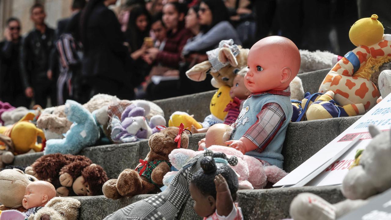 Boneka Demo Kekerasan seksual Anak