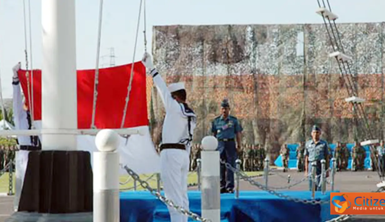 Citizen6, Surabaya: Apel gabungan Juni 2012 ini, untuk memperingati lahirnya Dasar negara Republik Indonesia, Pancasila tepatnya 1 Juni 1945 melalui pidato presiden Sukarno di hadapan BPUPKI. (Pengirim: Penkobangdikal).