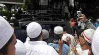 Massa aksi 11 Februari terus berdatangan ke Masjid Istiqlal hingga siang ini. (Liputan6.com/Devira Prastiwi)