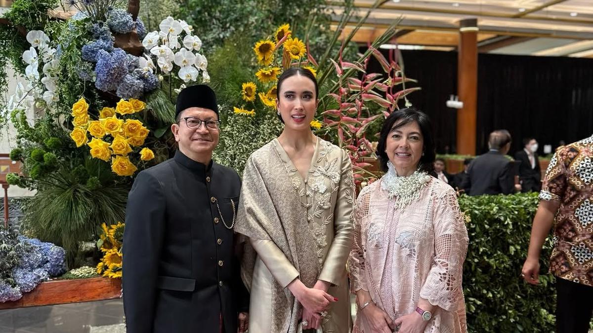6 Pesona Gaya Berkebaya Ibu Pejabat, Model Klasik hingga Modern Twist yang Unik