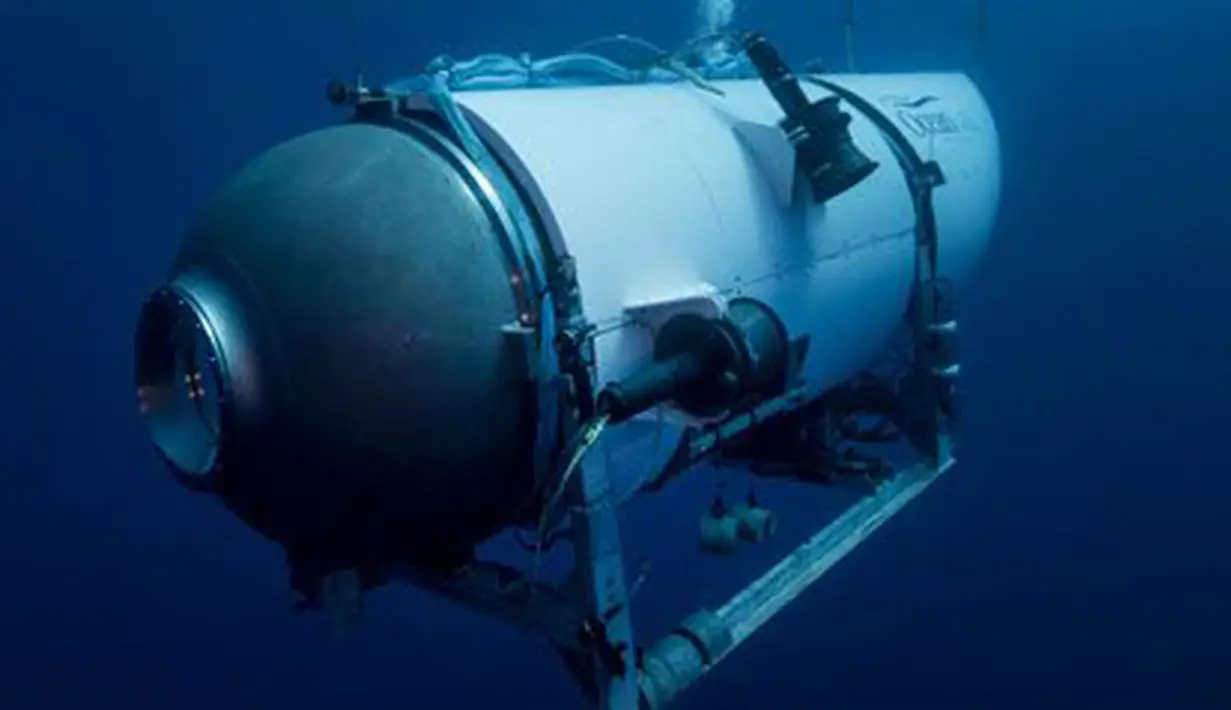 <p>Pihak Penjaga Pantai Amerika Serikat (AS) mengatakan bahwa kontak dengan kapal selam kecil tersebut terputus sekitar satu jam 45 menit setelah penyelaman. (OceanGate Expeditions via AP, File)</p>