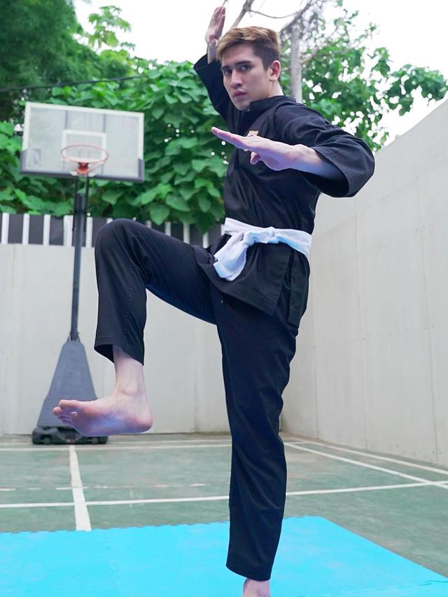 6 Potret Gaya Verrell Bramasta Latihan Pencak Silat, Curi Perhatian