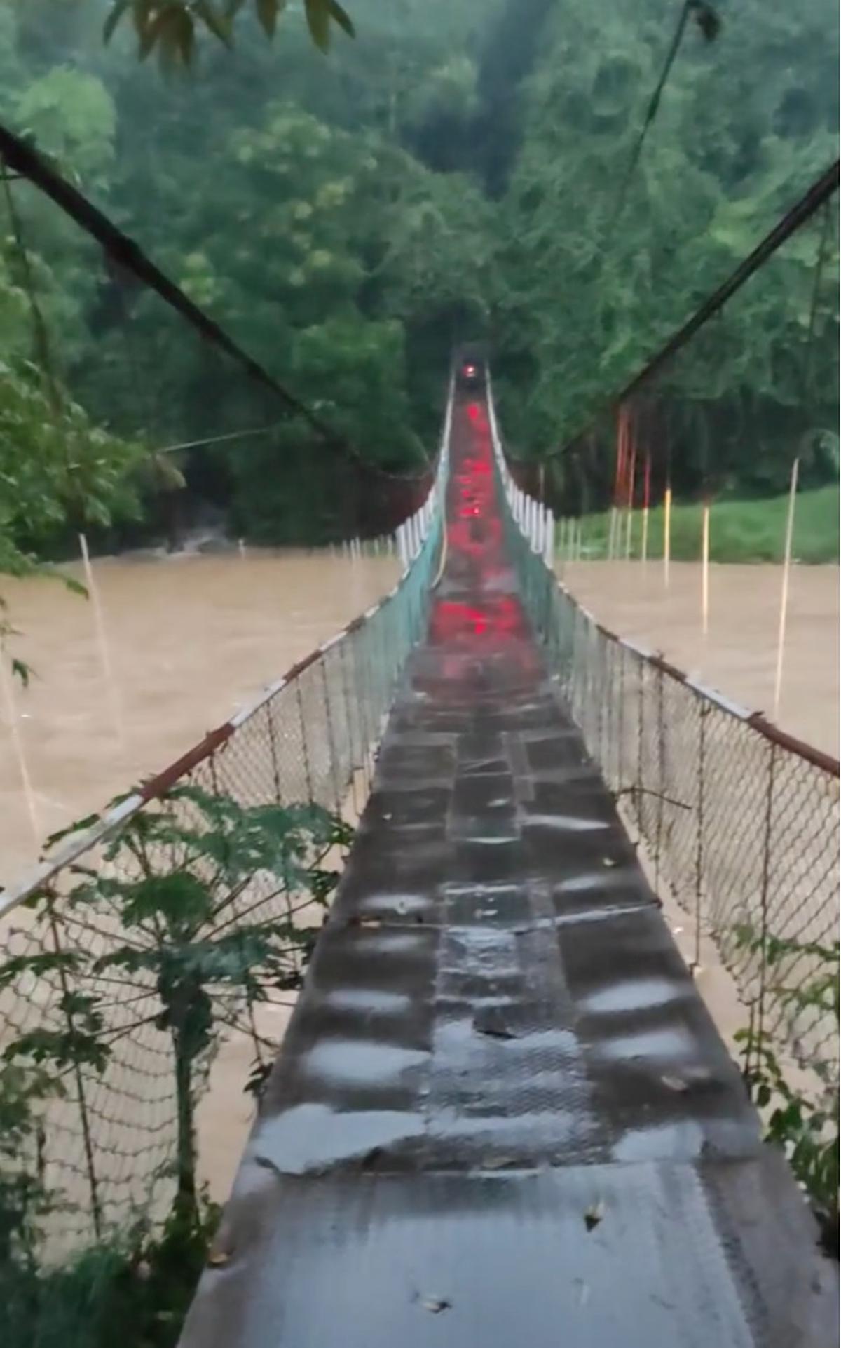 jembatan siharatal mustaqim di bogor