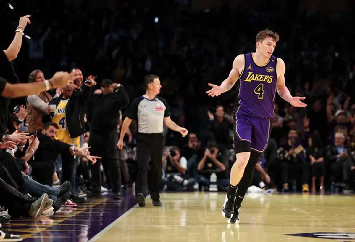 NBA: Lakers Datangkan Mark Williams, Korbankan Dalton Knecht