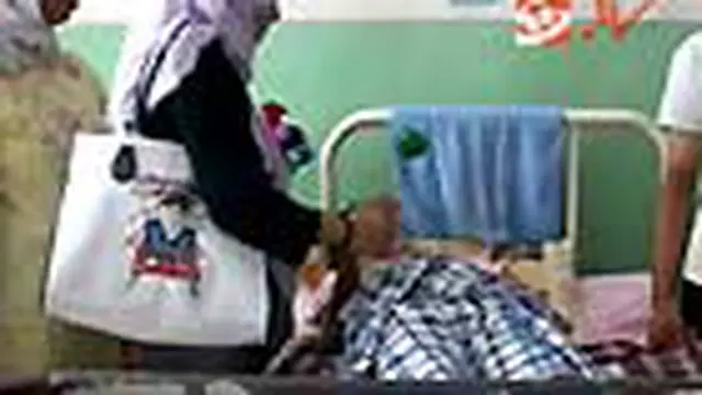 Pembagian Sembako dan Bunga Mewarnai Hari Ibu