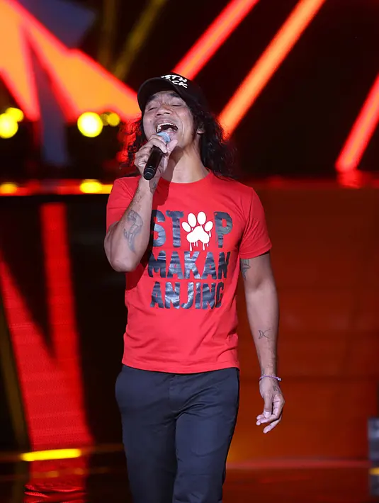 "Itu (Sheila on 7) band idola bini gua. Kita pilih lagu itu (Sephia) karena nganggep masih oke, masih ngeslank lah temanya," tutur Bimbim. (Nurwahyunan/Bintang.com)