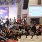 Ratusan pemilik warung di Medan dan sekitarnya hadiri Spesial Kumpul Juwara (SKJ) untuk belajar cara memaksimalkan potensi bisnis lewat penjualan produk virtual dan sosialisasi QRIS sebagai metode pembayaran non-tunai, 18 Mei 2024. (Foto: Bukalapak)