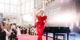 Penampilan Marshanda sukses menjadi pusat perhatian di premiere film terbarunya, La Tahzan [@marshanda99]
