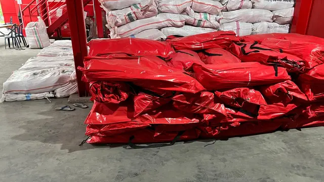 Kementerian Sosial (Kemensos) mengirimkan bantuan logistik senilai Rp1,04 miliar dari Lumbung Sosial di Regional Makassar ke Dinas Sosial Provinsi Sulawesi Selatan (Sulsel). (Foto: Kemensos)