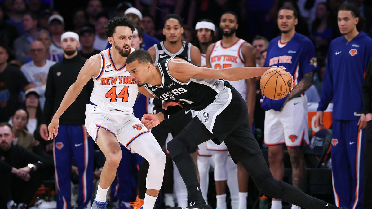 Spurs Balas Curi Kemenangan di Kandang Knicks, Kehadiran Trump Tak Berpengaruh
