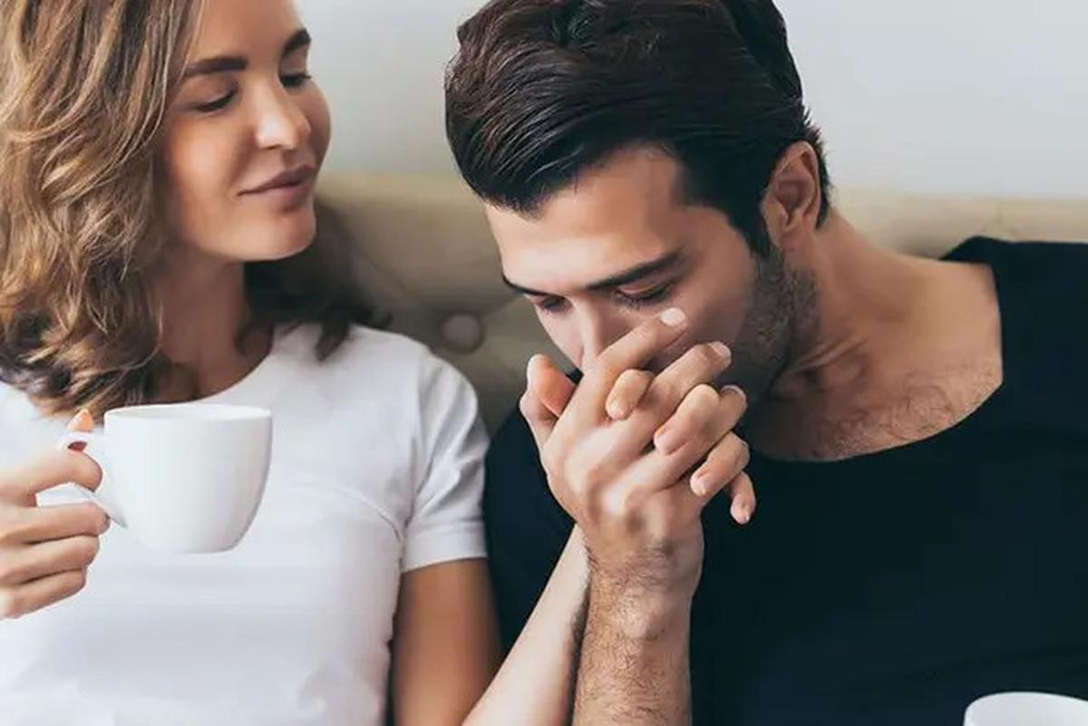 5 Cara Pria Menunjukkan Cinta yang Tulus Tanpa Perlu Kata-kata