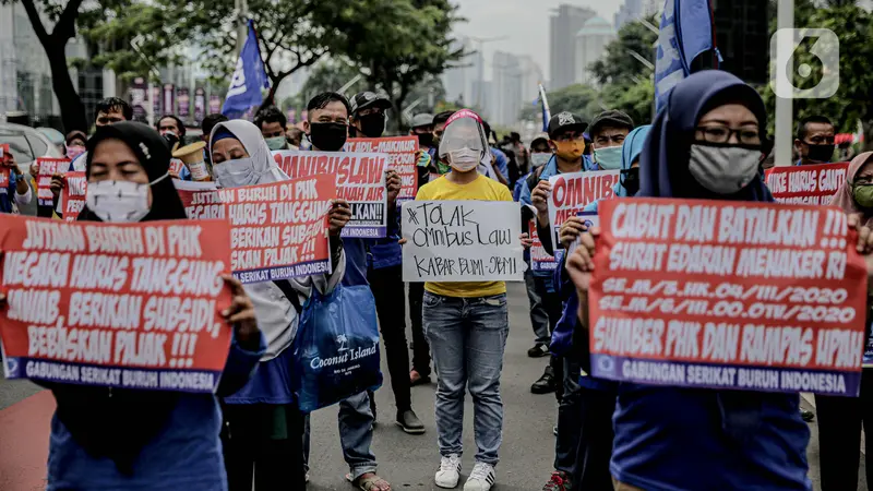 Demo Tolak Omnibus Law di Gerbang Pemuda