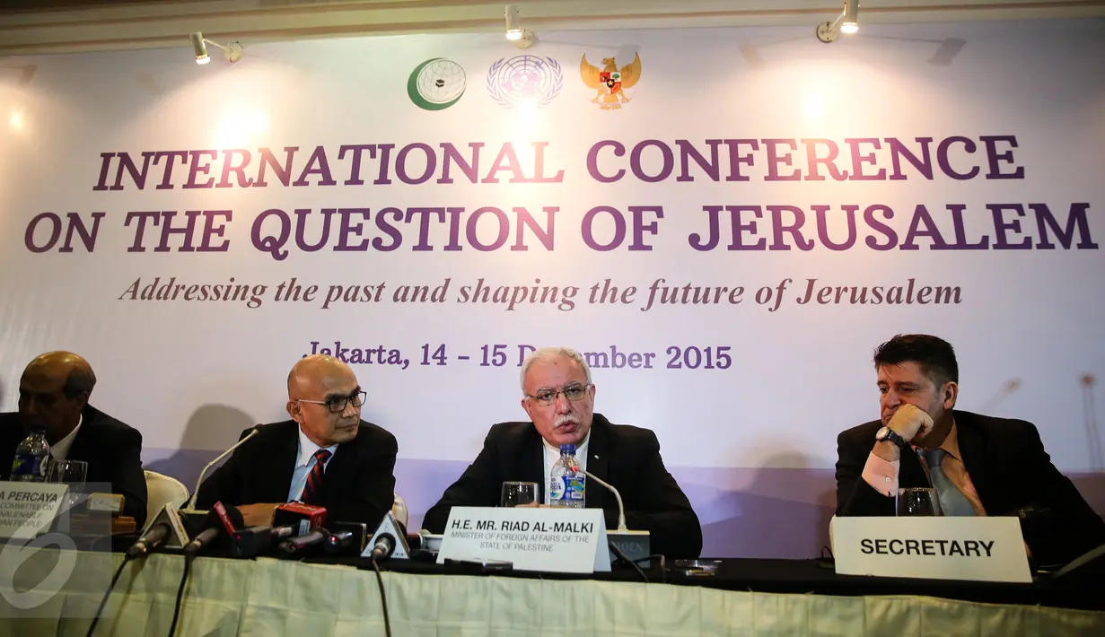 Menteri Luar Negeri Palestina, Riad Al Maliki pada konferensi pers International Conference On the Questions of Jerussalem di Jakarta, Senin (14/12). Maliki mendesak agar pihak Israel segera membuka perbatasan Jerusalem.  (Liputan6.com/Faizal Fanani)